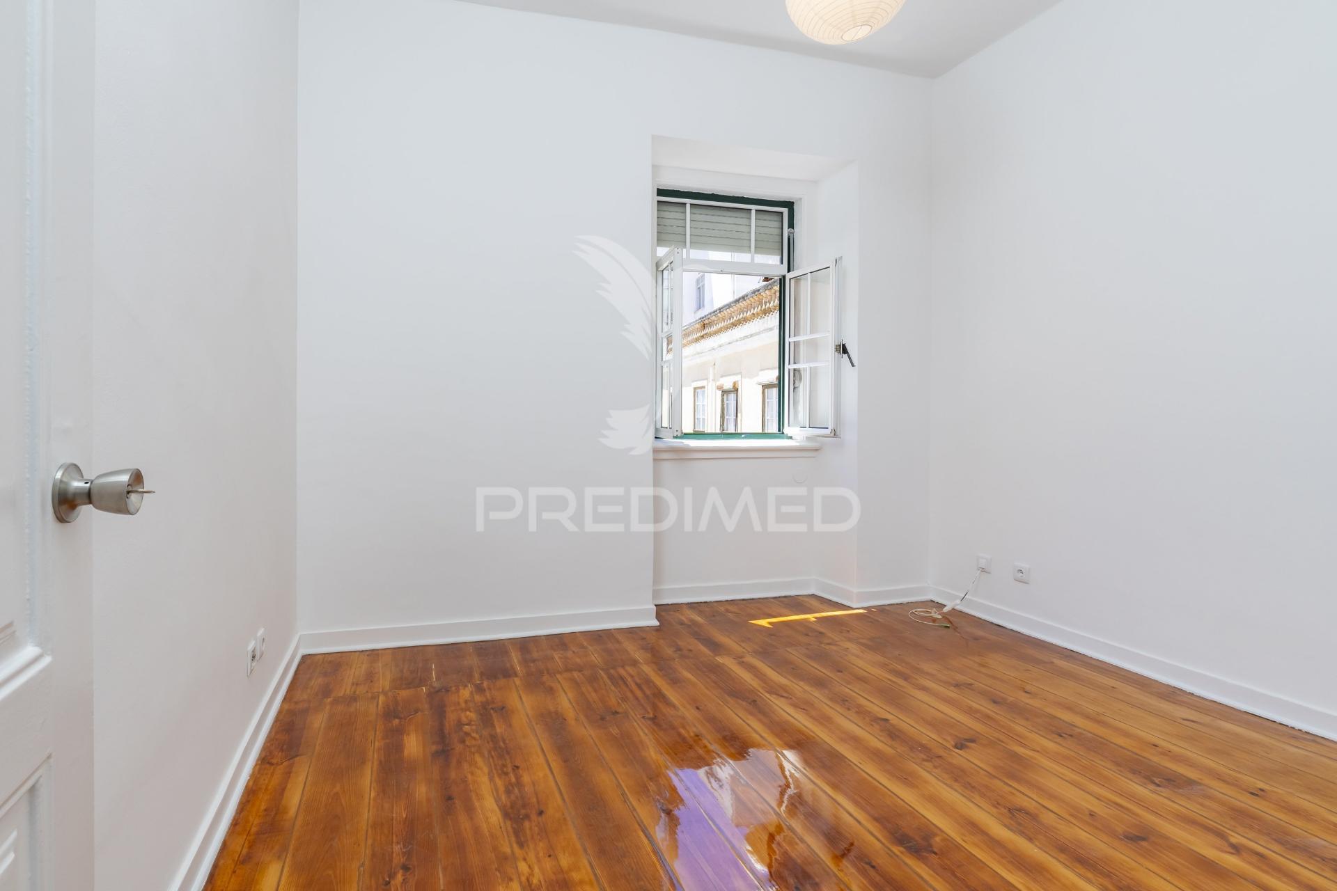 Apartamento t1+1 com vista rio junto museu da arte antiga