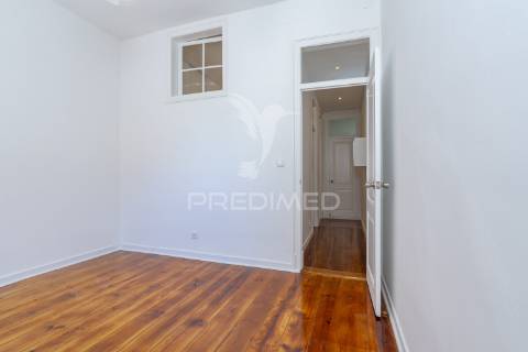 Apartamento t1+1 com vista rio junto museu da arte antiga