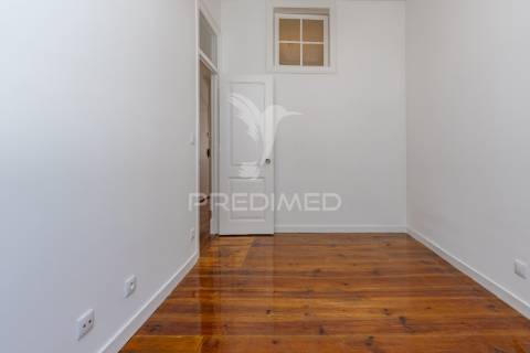 Apartamento t1+1 com vista rio junto museu da arte antiga