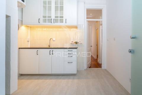 Apartamento t1+1 com vista rio junto museu da arte antiga