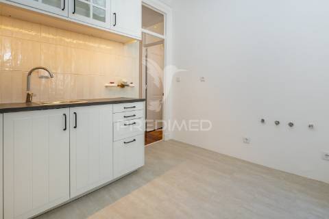 Apartamento t1+1 com vista rio junto museu da arte antiga