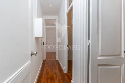 Apartamento t1+1 com vista rio junto museu da arte antiga