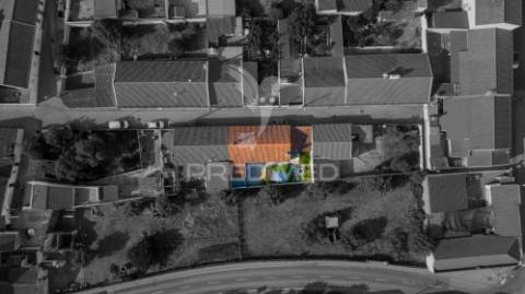 Moradia t3 térrea com quintal e garagem
