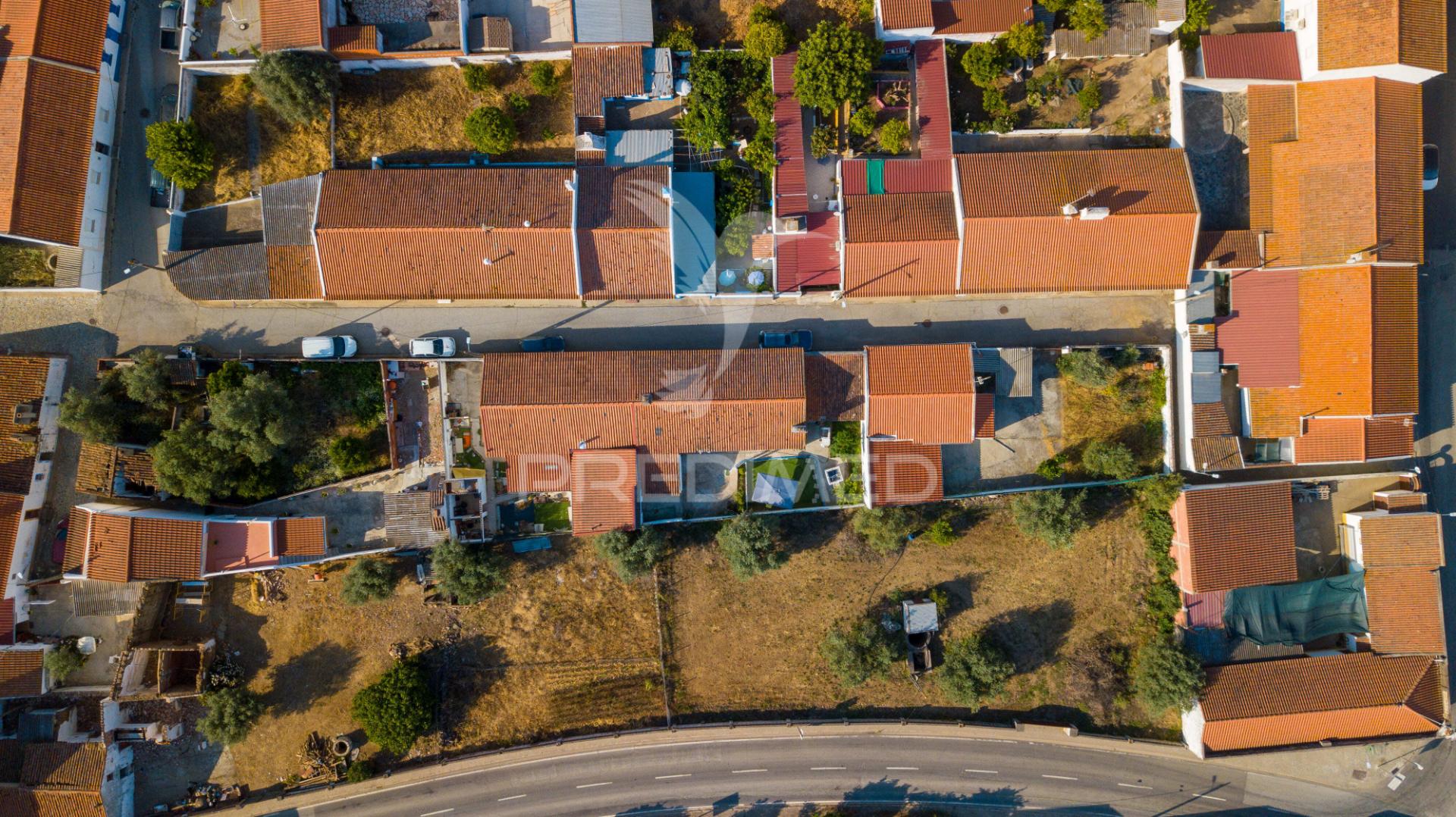 Moradia t3 térrea com quintal e garagem