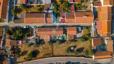 Moradia t3 térrea com quintal e garagem