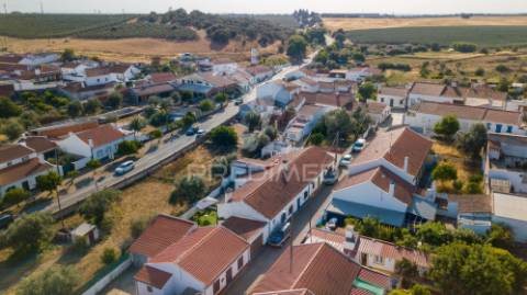Moradia t3 térrea com quintal e garagem