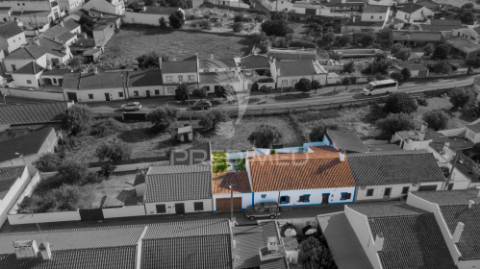 Moradia t3 térrea com quintal e garagem