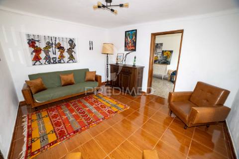 Moradia t3 térrea com quintal e garagem