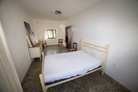 Moradia t3 térrea com quintal e garagem