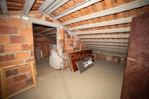 Moradia t3 térrea com quintal e garagem