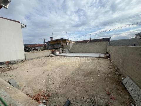 Moradia t4 em fase final de construção com piscina — centro de chaves, vila real