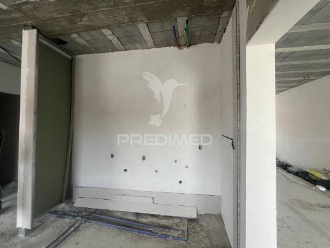 Moradia t4 em fase final de construção com piscina — centro de chaves, vila real