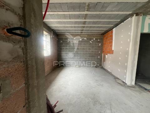 Moradia t4 em fase final de construção com piscina — centro de chaves, vila real