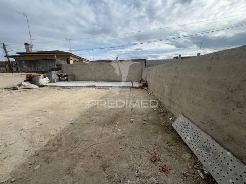 Moradia t4 em fase final de construção com piscina — centro de chaves, vila real