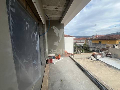 Moradia t4 em fase final de construção com piscina — centro de chaves, vila real