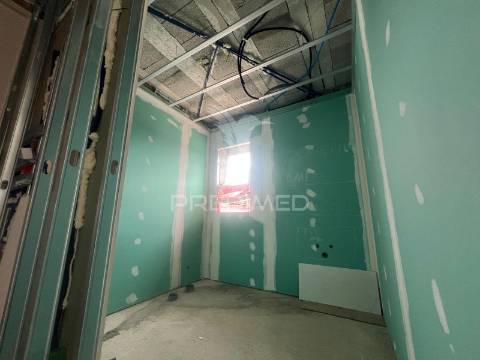 Moradia t4 em fase final de construção com piscina — centro de chaves, vila real