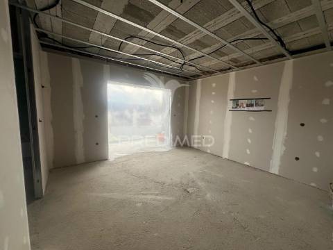 Moradia t4 em fase final de construção com piscina — centro de chaves, vila real