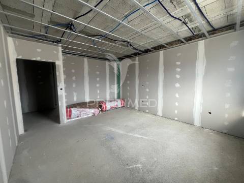 Moradia t4 em fase final de construção com piscina — centro de chaves, vila real