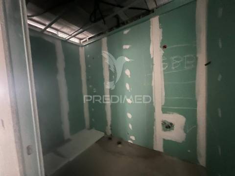 Moradia t4 em fase final de construção com piscina — centro de chaves, vila real