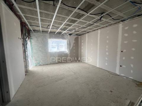 Moradia t4 em fase final de construção com piscina — centro de chaves, vila real