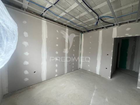 Moradia t4 em fase final de construção com piscina — centro de chaves, vila real