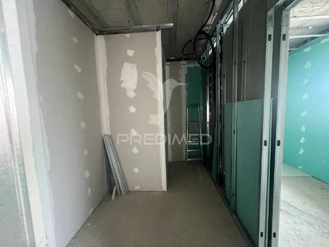 Moradia t4 em fase final de construção com piscina — centro de chaves, vila real