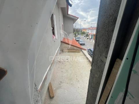 Moradia t4 em fase final de construção com piscina — centro de chaves, vila real
