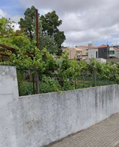 Moradia para remodelação total | amadora