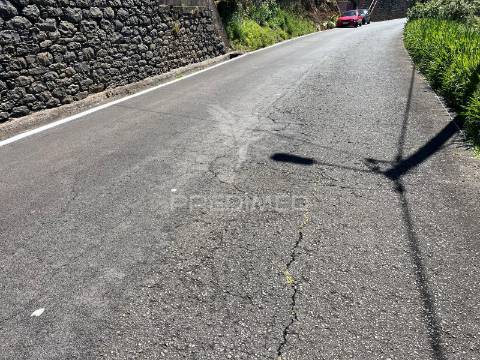 Moradia t3 para recuperar com 250 m² de terreno e vista mar incomparável