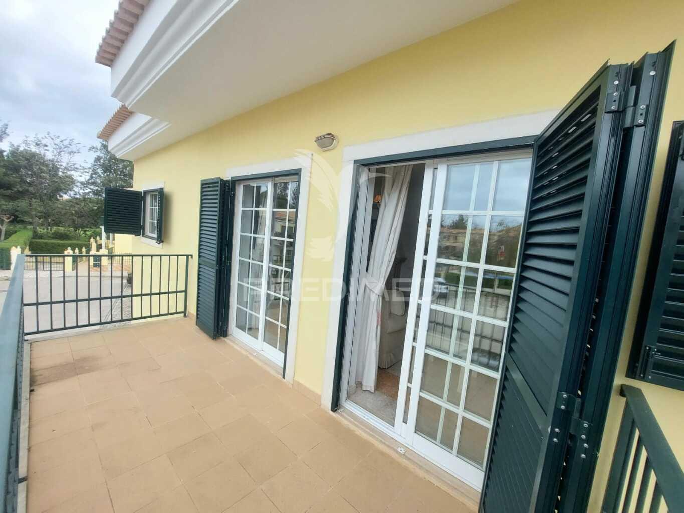 Vilamoura -  t3 com vista golfe, piscina e garagem em condomínio privado