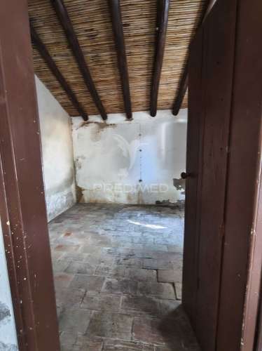 Casa térrea tradicional para recuperar com quintal e garagem - concelho de mértola