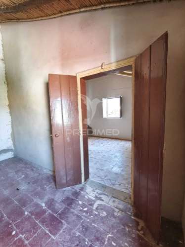 Casa térrea tradicional para recuperar com quintal e garagem - concelho de mértola
