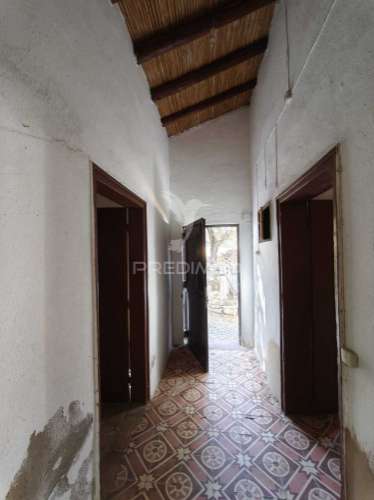 Casa térrea tradicional para recuperar com quintal e garagem - concelho de mértola