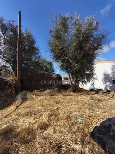 Casa térrea tradicional para recuperar com quintal e garagem - concelho de mértola