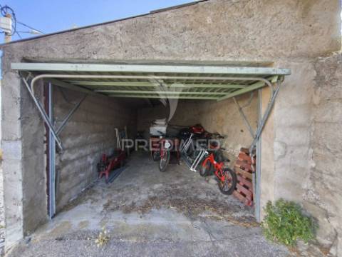 Casa térrea tradicional para recuperar com quintal e garagem - concelho de mértola
