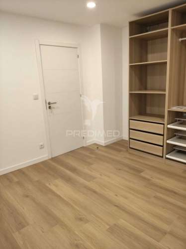 T2+1 moderno, mobilado e equipado | design contemporâneo e pronto a habitar