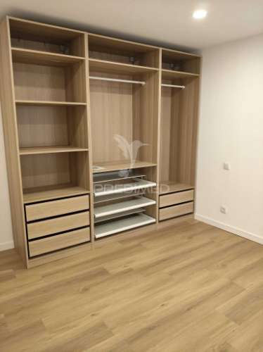T2+1 moderno, mobilado e equipado | design contemporâneo e pronto a habitar