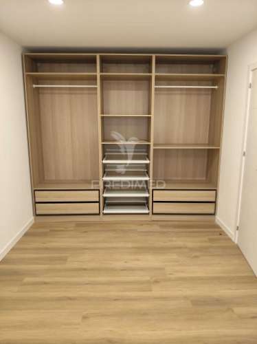 T2+1 moderno, mobilado e equipado | design contemporâneo e pronto a habitar