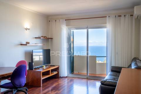 Apartamento t2 + sótão, no caniço baixo