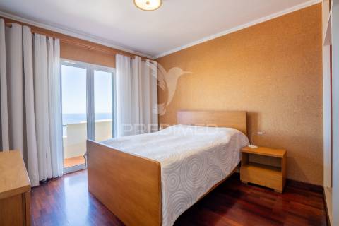 Apartamento t2 + sótão, no caniço baixo