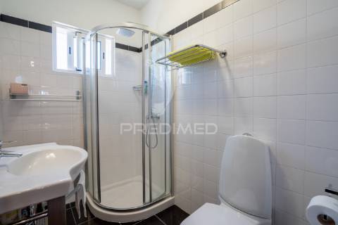 Apartamento t2 + sótão, no caniço baixo