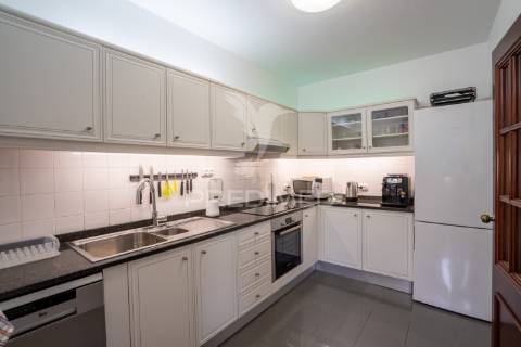 Apartamento t2 + sótão, no caniço baixo