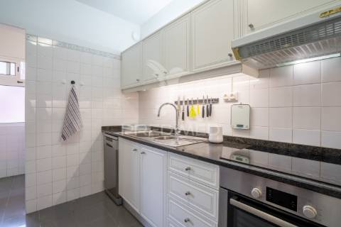 Apartamento t2 + sótão, no caniço baixo