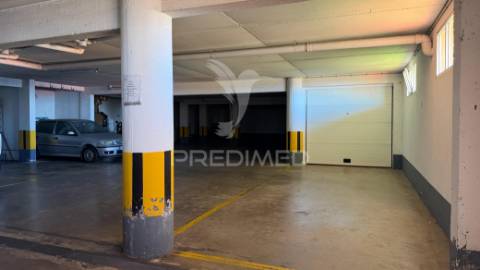 Apartamento t2 + sótão, no caniço baixo