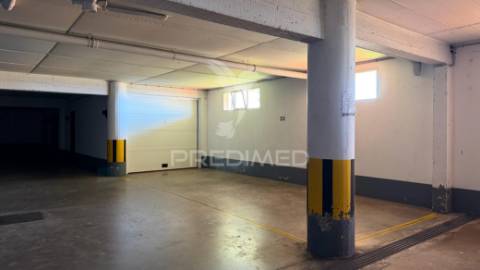Apartamento t2 + sótão, no caniço baixo