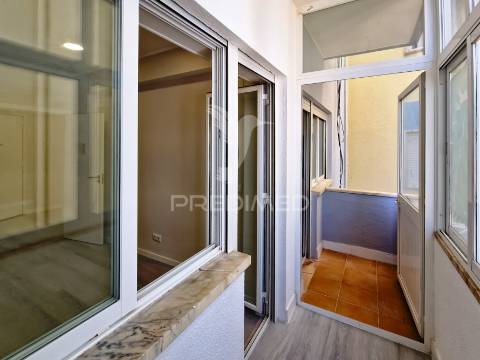 Apartamento t1 à venda no centro da amadora