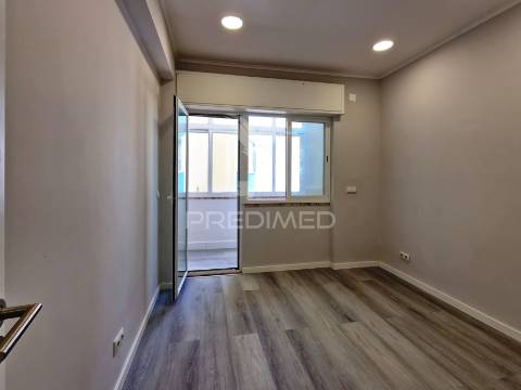 Apartamento t1 à venda no centro da amadora