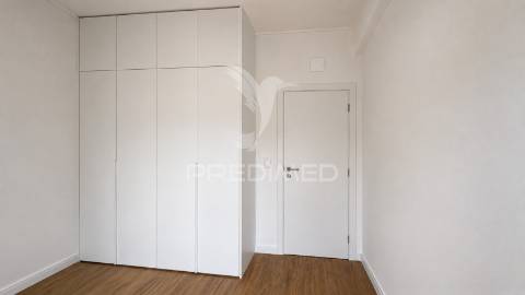 Apartamento t3 totalmente remodelado - rua pedro álvares cabral, leiria