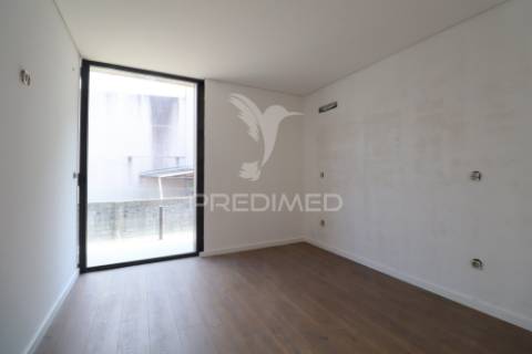 Moradia em banda nova..
