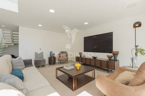 Moradia 4 suites, aroeira